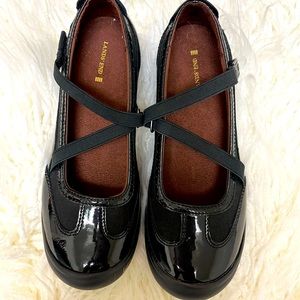 Size 6 Ladies Black Patent Leather Mary Jane Shoes by Lands End